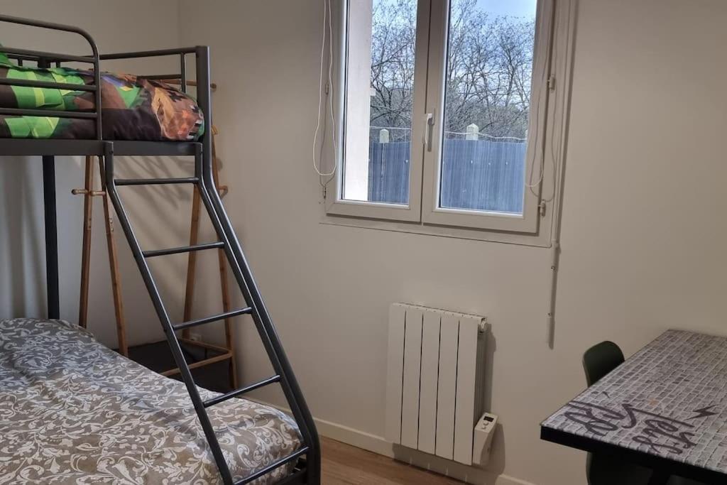 Belle Maison Climatisee Renovee Pac-Man Entre Collegues, Amis, Famille - Barbecue - Netflix - Prime - Baby Foot 50Cts Saint-Seurin-sur-l'Isle Exterior foto